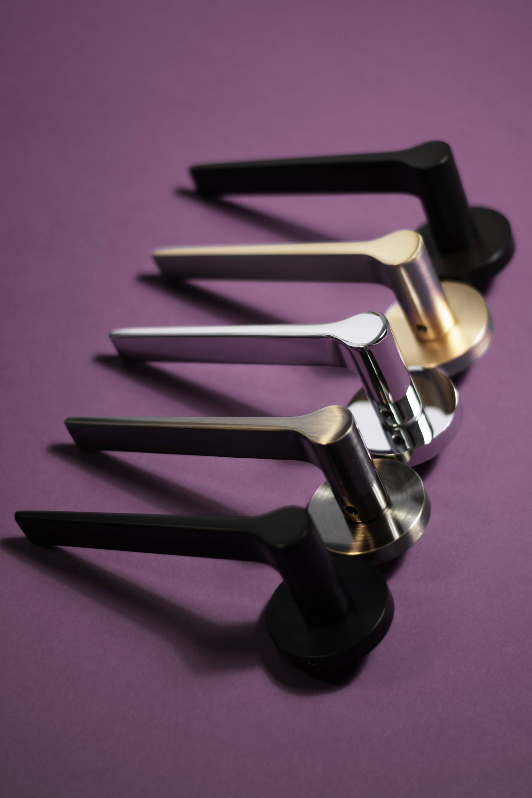 Senza Pari Laviano Lever Door Handle on Minimal Round Rose - Satin Brass