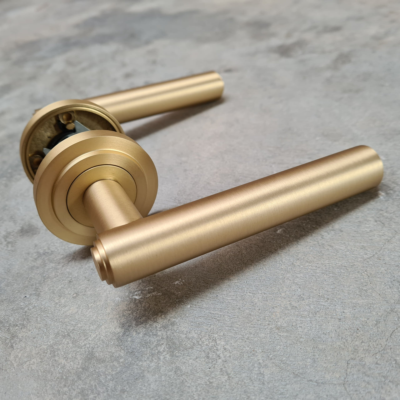 Solid Brass 'Richmond' Satin Brass Door Handles On Round Rose - M4D45SB
