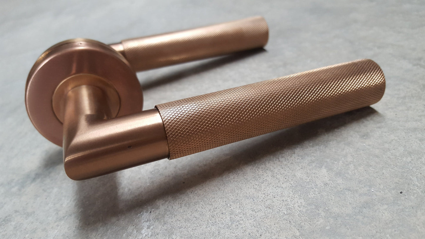 B1910CU Knurled Copper Door Handles on 54mm Round Rose