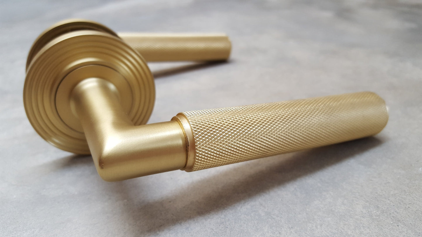 REEDED ROSE - Piccadilly Knurled Lever Door Handles - Burlington Range - Satin Brass - BUR40/53SB 