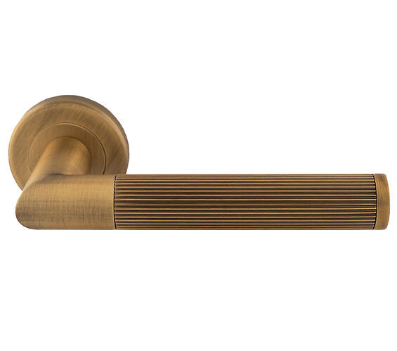 Carlisle Brass Serozzetta Trend Lines Door Handles On Round Rose, Antique Brass - SZM170AB